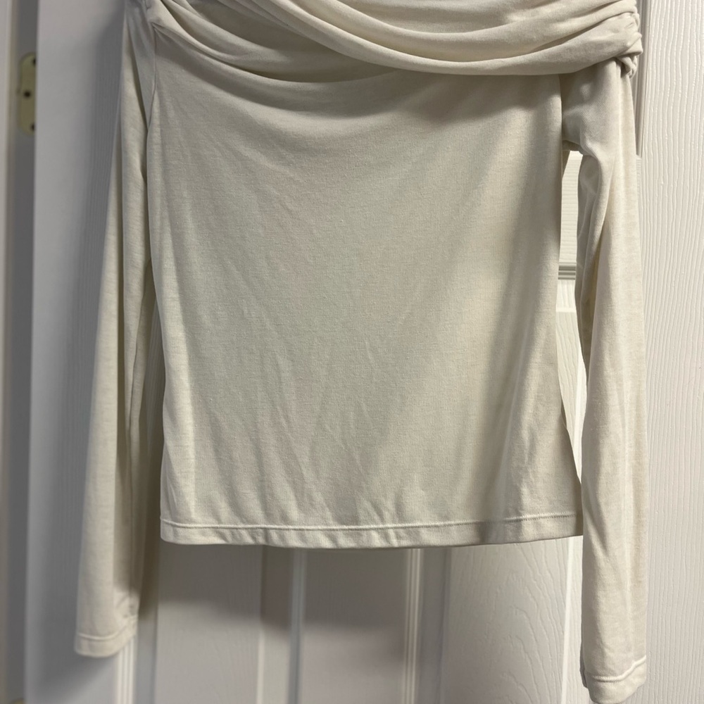 JustFab Cream Long Sleeve Top